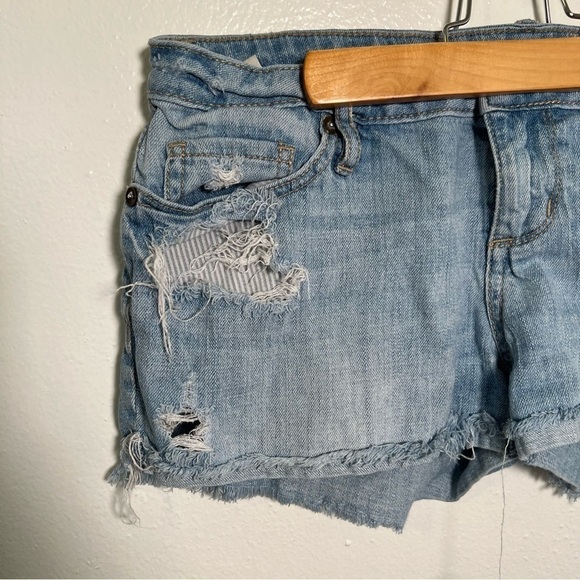 Bullhead Denim Cut Off Shorts Light Wash Distressed - Picture 2 of 10